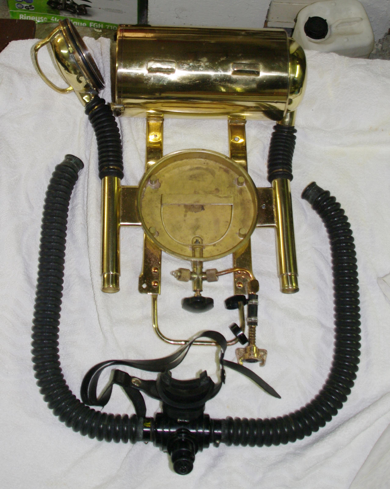 unidentified rebreather